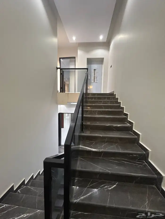 للبيع شقة ارضية و روف علوي تشطيب ممتاز مخطط قرطبة المحالة 17