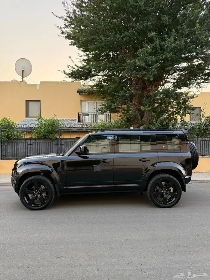 للبيع ديفندر 2023 6 سلندر HSE 110 4