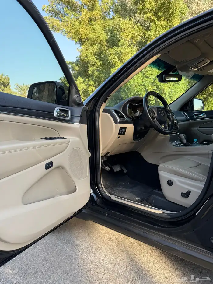 جراند شيروكي 12