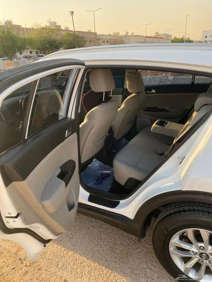 للبيع سيارة كيا 8