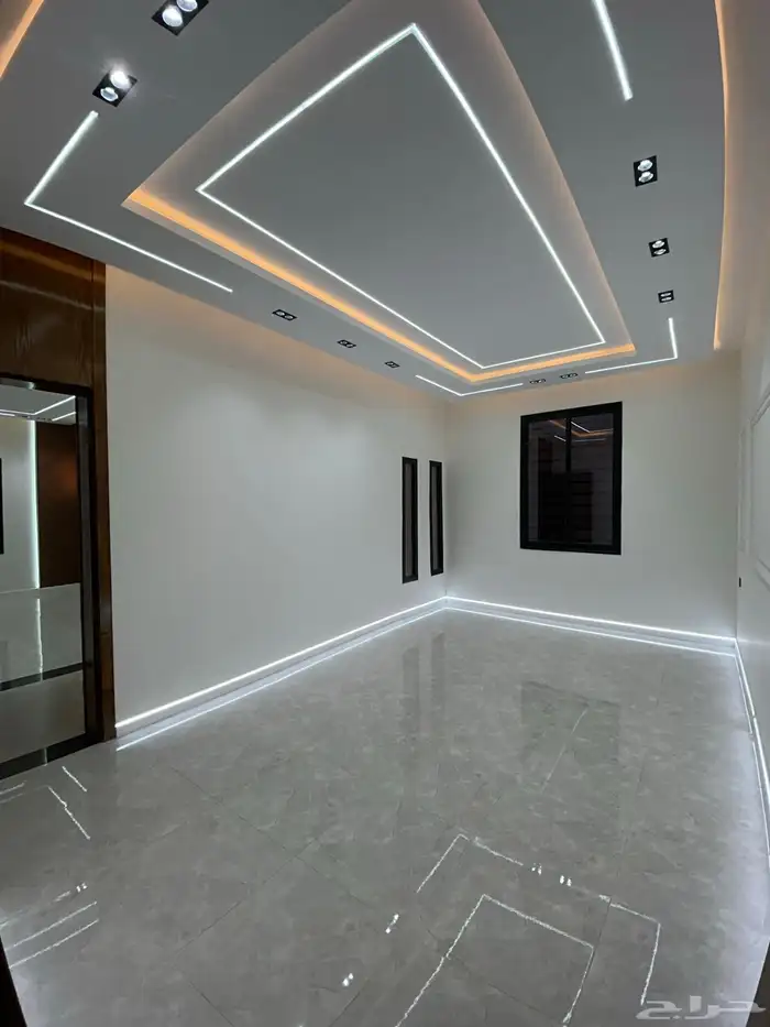 للبيع شقق فاخرة 6غرف وسطح خاص واصل جميع الخدمات دره الموسي 9