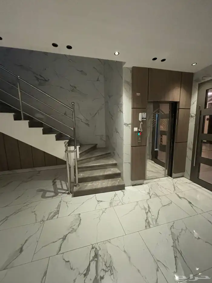 شقة 5 غرف فاخرة للإيجار بحي الربوة 13