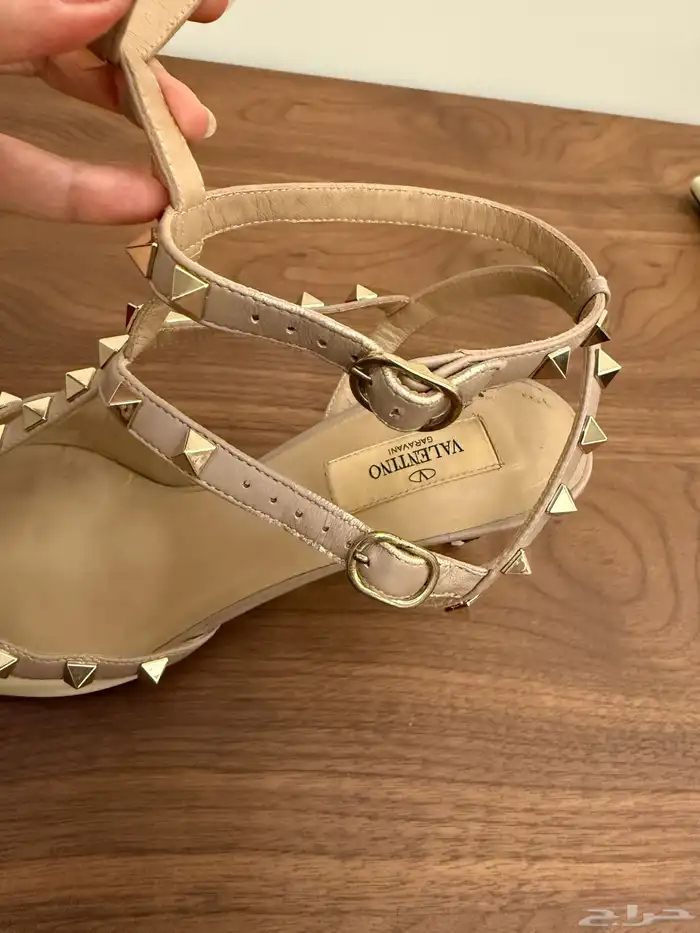 مجموعه من الصنادل والاحذيه من براندات عالميه جديد ومستخدم 13