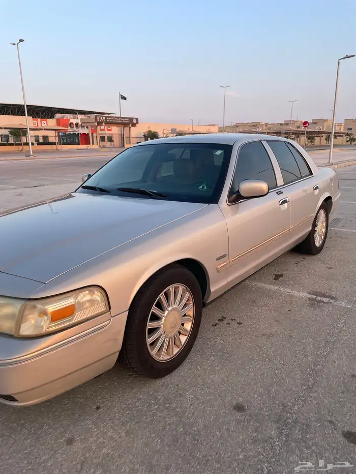 فورد جراند ماركيز 2010 نظيف 4