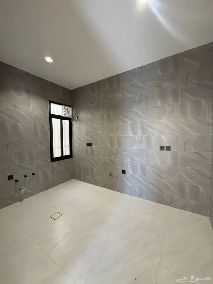 للبيع ارواف علويه وشقق ارضيه ببايكة سيارة ف احد رفيده 41