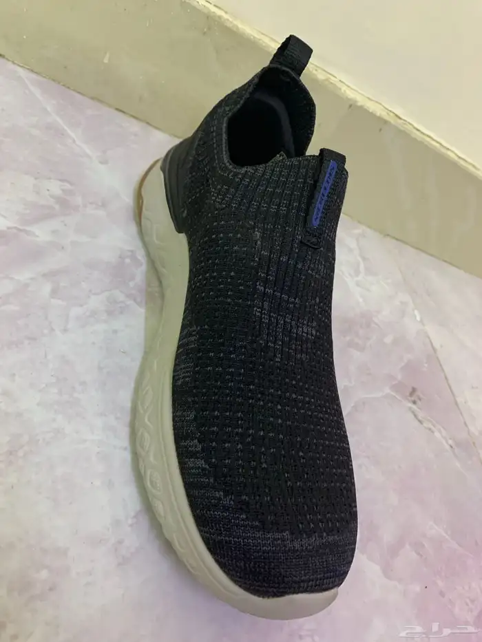 جزمة سكتشر مقاس 42 5