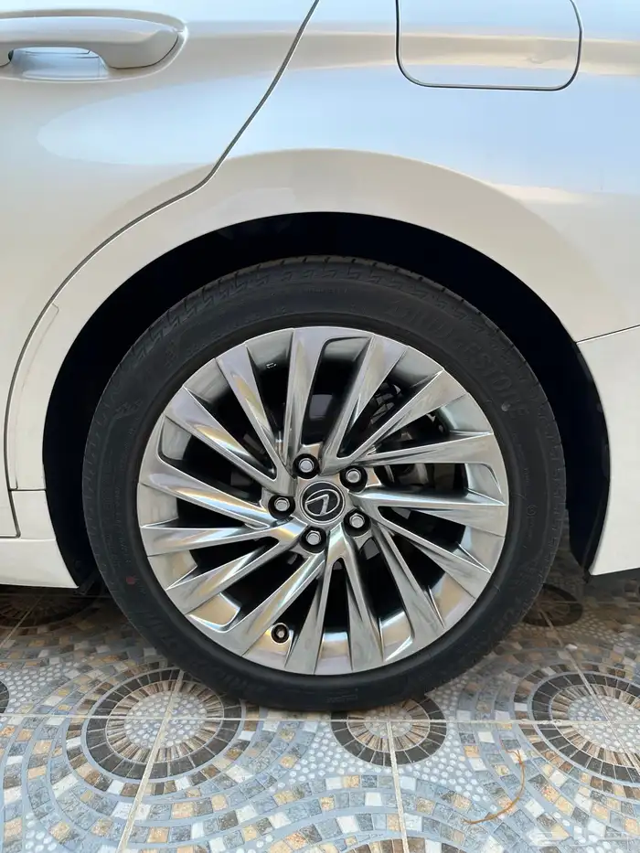 للبيع لكزس ES350 cc((مخزن))مالك اول 15