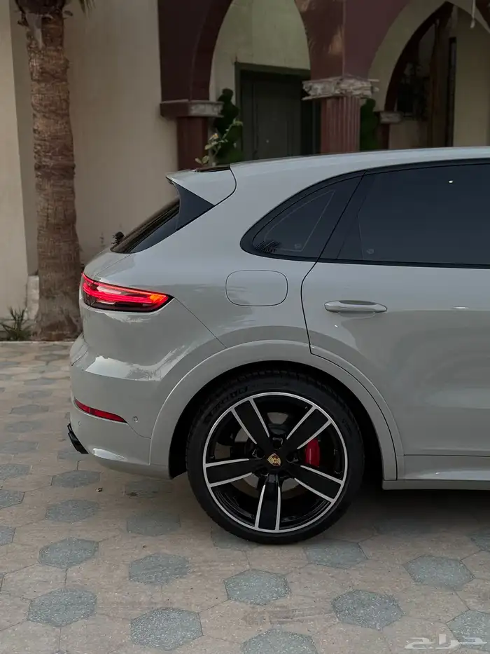 بورش كايين GTS موديل 2022 على الضمان 9