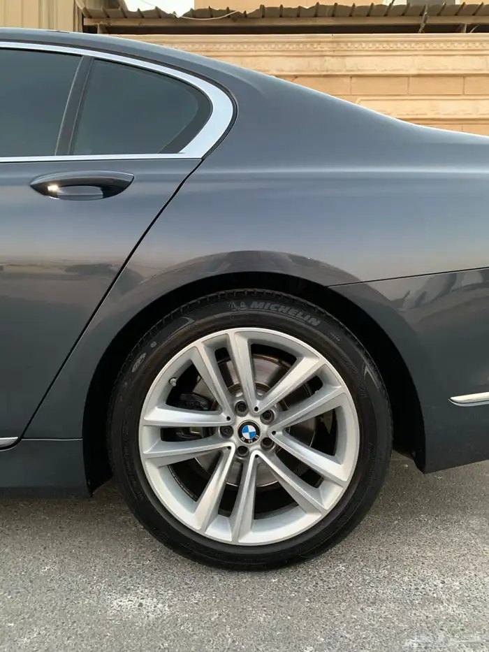 بي ام 740Li 2016 22