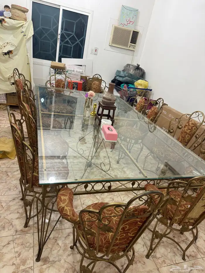 طاولة طعام تكفي 12 شخص 0