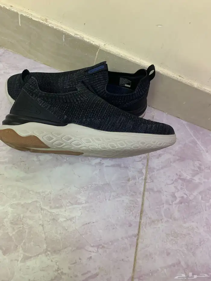 جزمة سكتشر مقاس 42 2