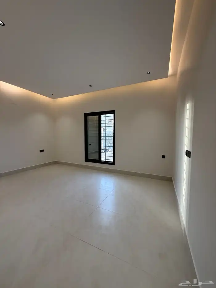 للبيع شقق علويه بملحق وشقق ارضيه بمداخل مستقله ف حي حسام 33