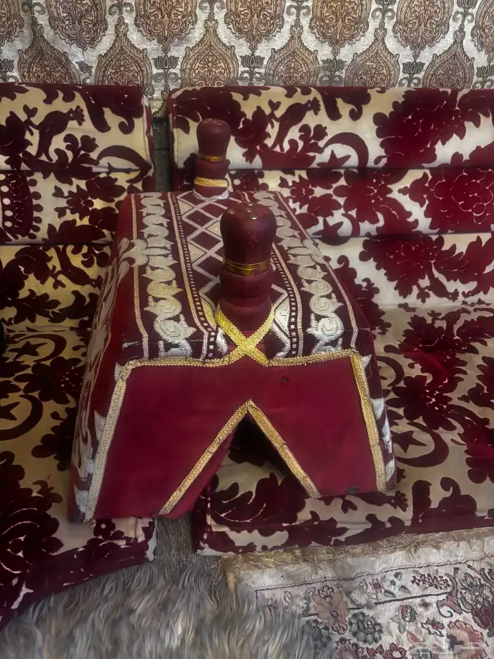 مرقاء تراثية مخمل فاخرة   حالة ممتازة 0