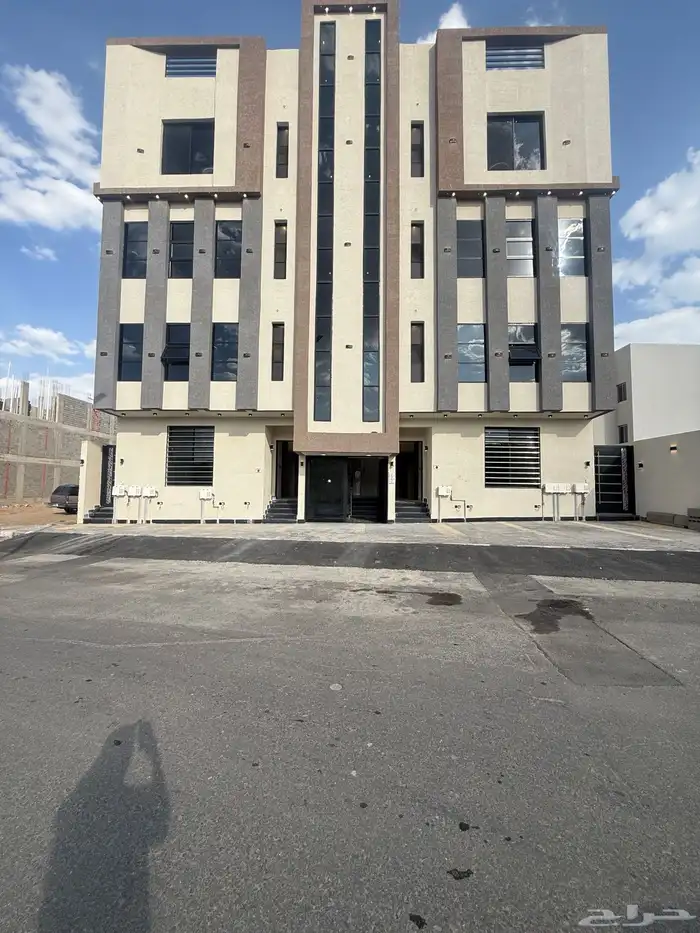 للبيع شقه ارضيه تشطيب فندقي ف ابها البديع ب 500 الف 1