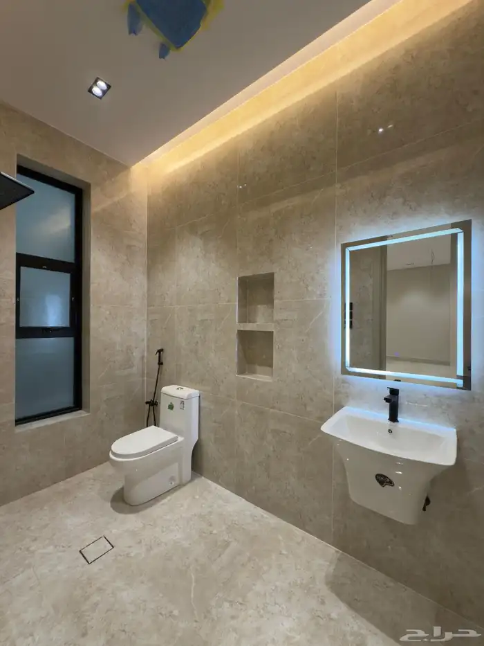 فيلا دور أرضي بمساحة 405 م 4