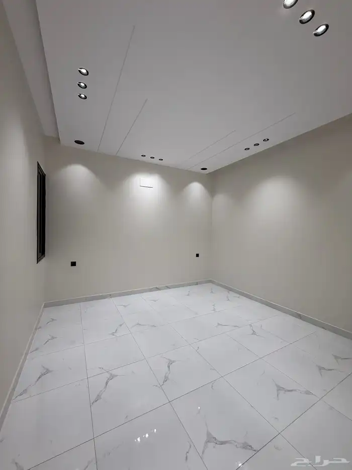 للبيع شقق علويه بمصعد وسطح خاص علي طريق ابها الخميس 18