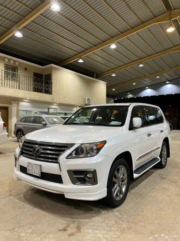 للبيع لكزس LX570 اسبورت 2014 فل كامل عبداللطيف عداد 89 الف 1