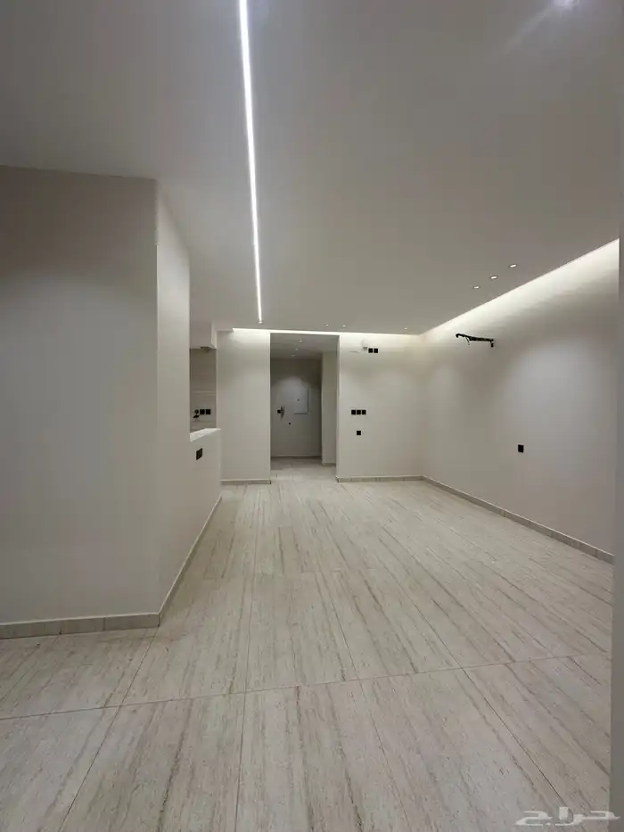 شقق تمليك بحوش 6 غرف 0