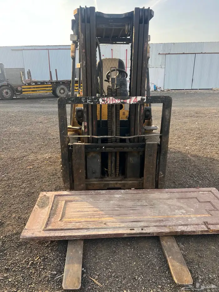 البيع رافعه كتربلر 3 طن ديزل 2009 بطاقه جمرك 0