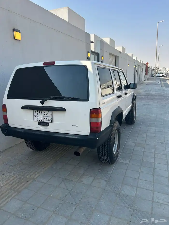 جيب شيروكي ابيض موديل 99 قير عادي 2