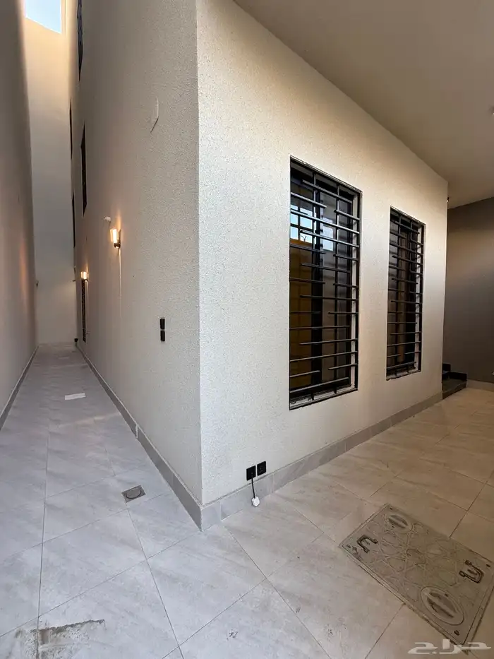 للبيع شقق علويه بملحق وشقق ارضيه بمداخل مستقله ف حي حسام 18