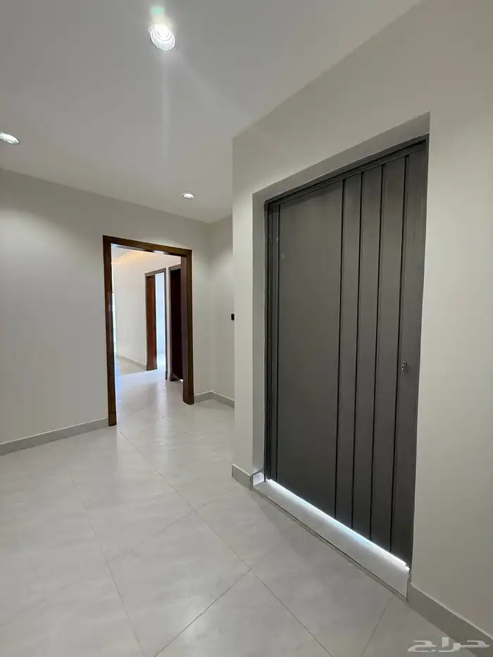 للبيع ارواف علويه وشقق ارضيه ببايكة سيارة ف احد رفيده 38