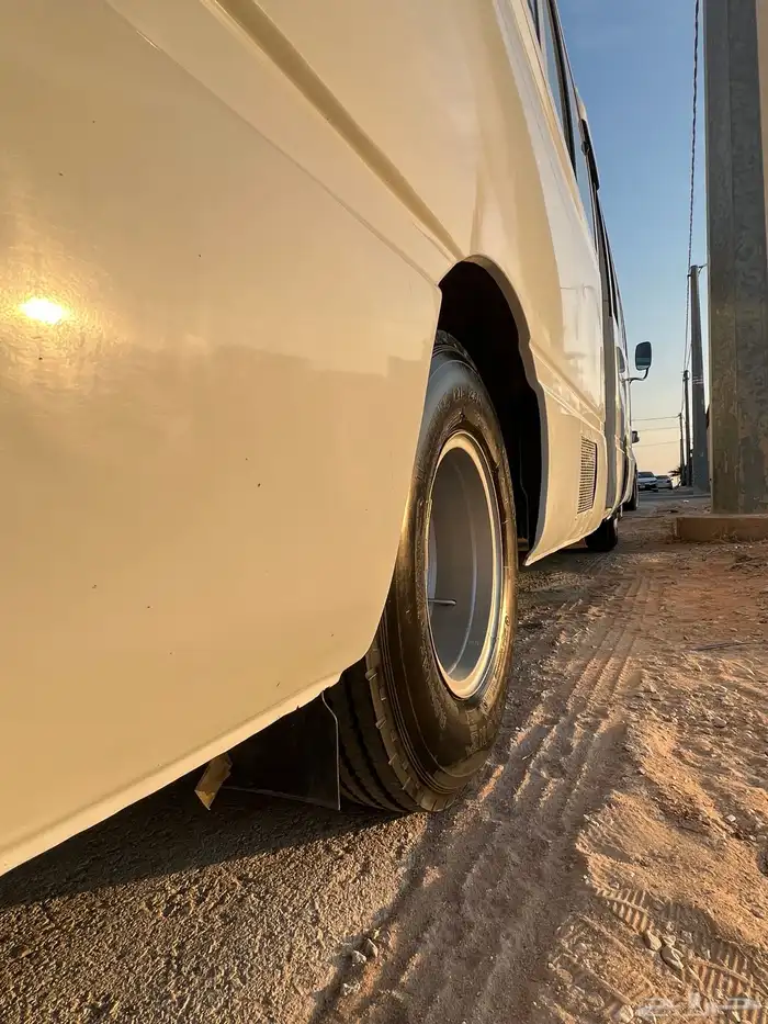 باص 30 راكب نيسان 2008 مخزن 32