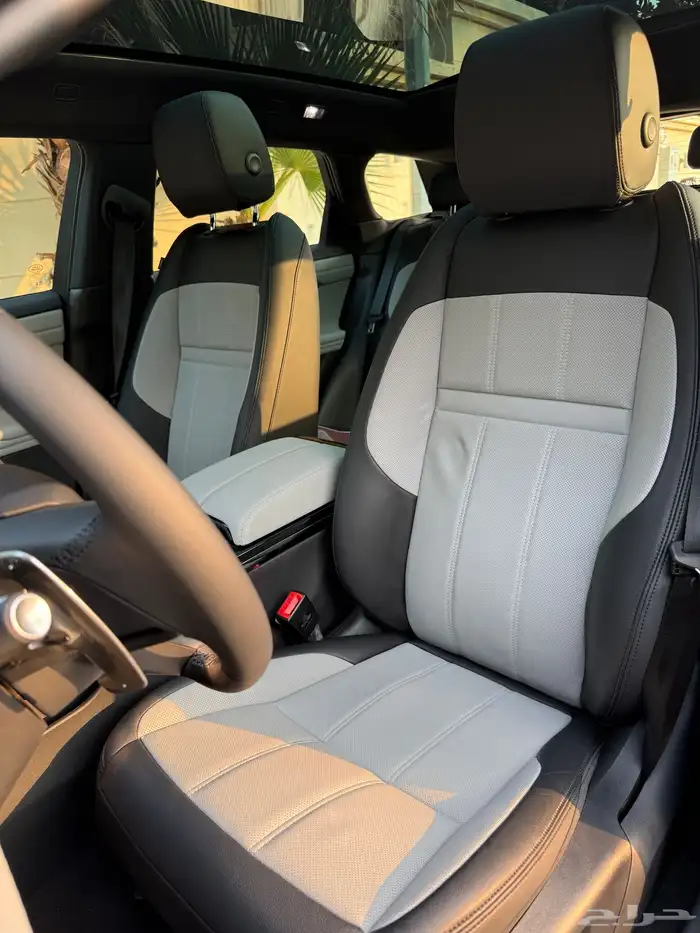 لاند روفر ايفوك ممشى 800 كيلو R-Dynamic 2023 17