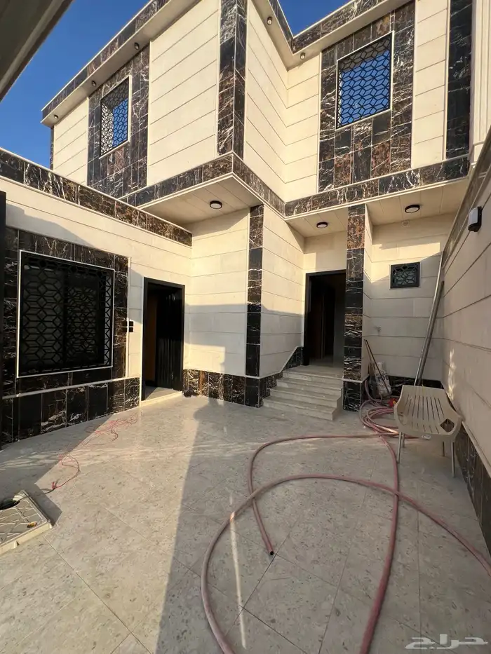 للبيع دور في العزيزية على شارعين شغل فاخر 14