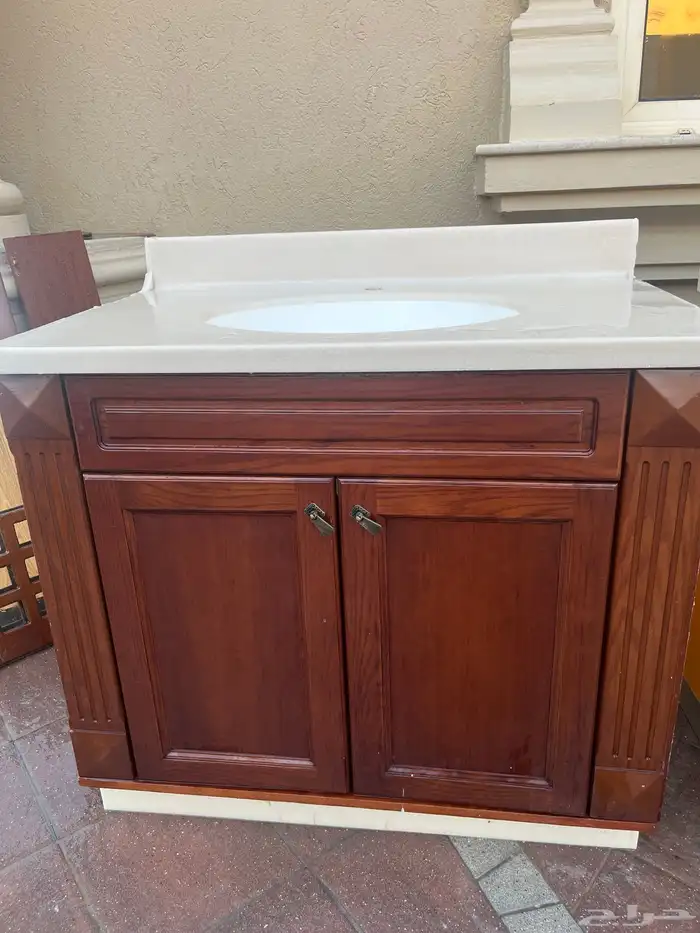 مغسلة خشب ومراية ونور 0