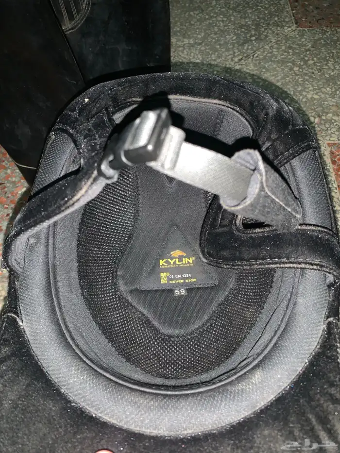 خوذه وبساطير فروسيه للبيع 1