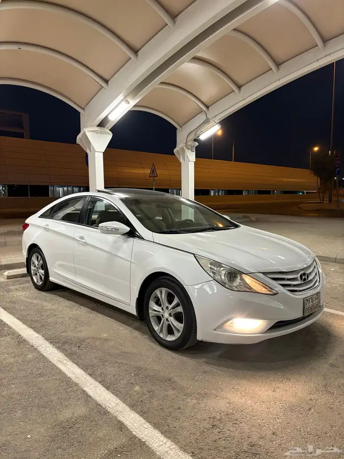 للبيع سوناتا 2012 نظيفه جدا 8