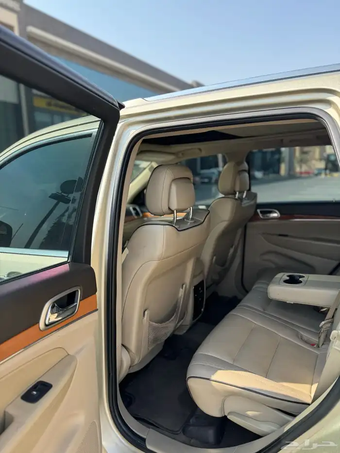 جراند شيروكي اوفر لاند 12