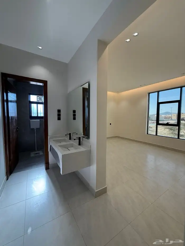 للبيع ارواف علويه وشقق ارضيه ببايكة سيارة ف احد رفيده 24