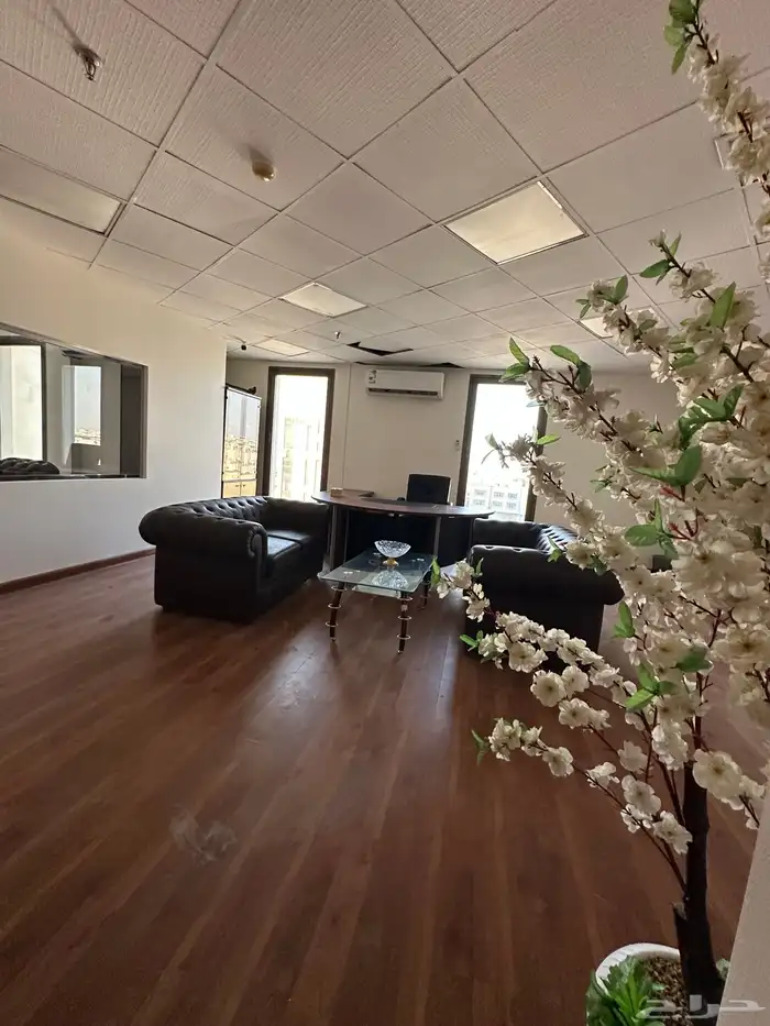 مكتب لتقبيل 1