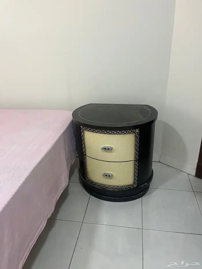 للبيع العاجل دولاب وشيفونيره ومرتبة طبية 3