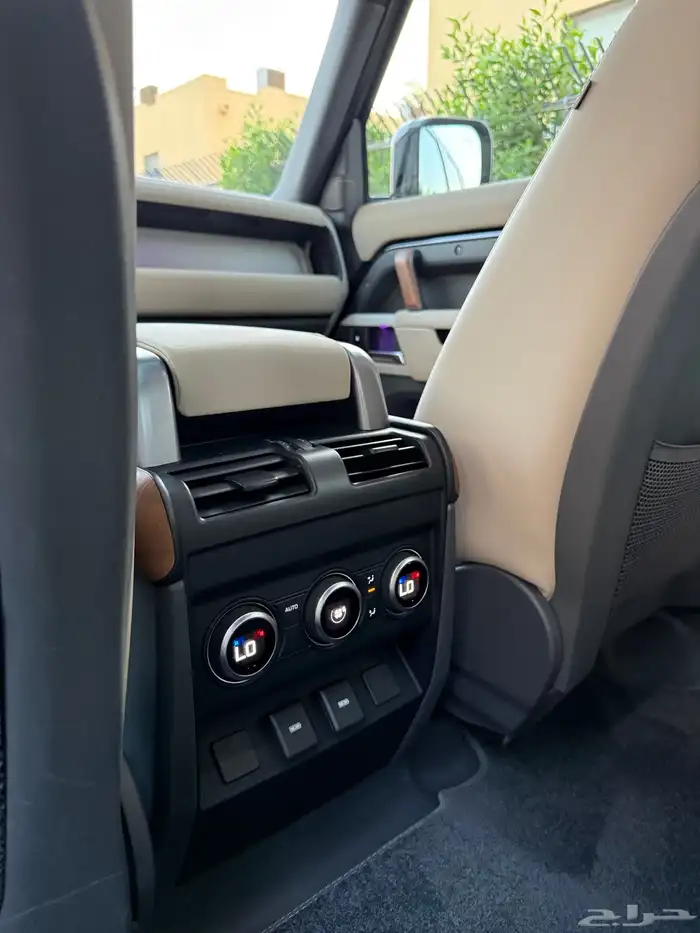 للبيع ديفندر 2023 6 سلندر HSE 110 10