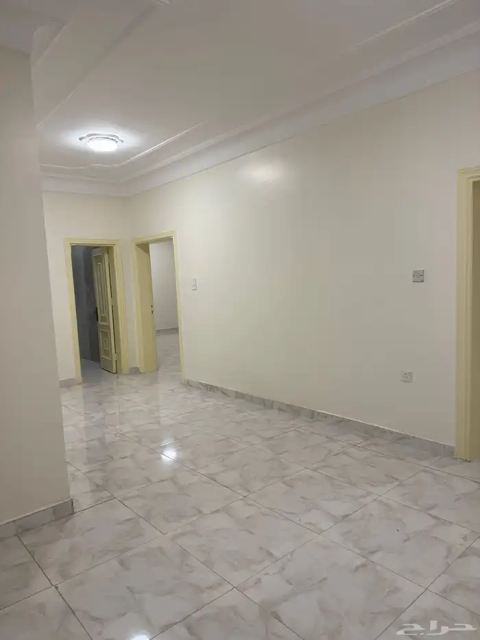 شقه عوائل للإيجار جده حي الجامعه 1