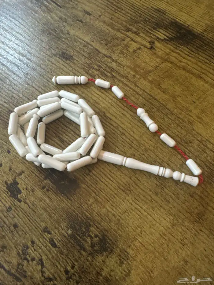 سبحه قلاليث بتمليكه لون ابيض 41خرزه السعر 100ريال 0