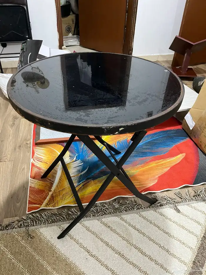 طاولة طعام دائرية مع كرسي اسود حديدي 4