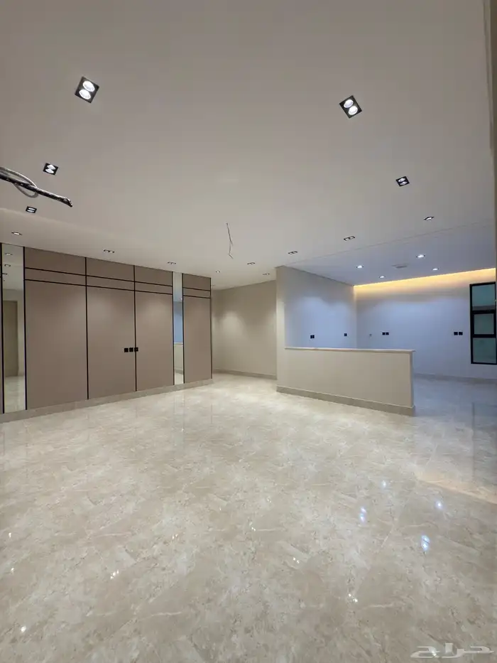 فيلا دور أرضي بمساحة 405 م 2