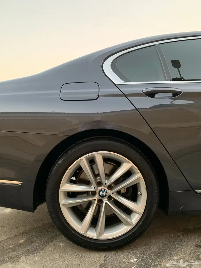 بي ام 740Li 2016 24