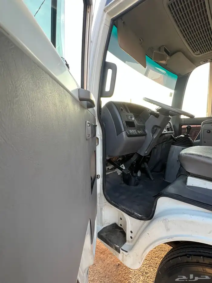 باص 30 راكب نيسان 2008 مخزن 28