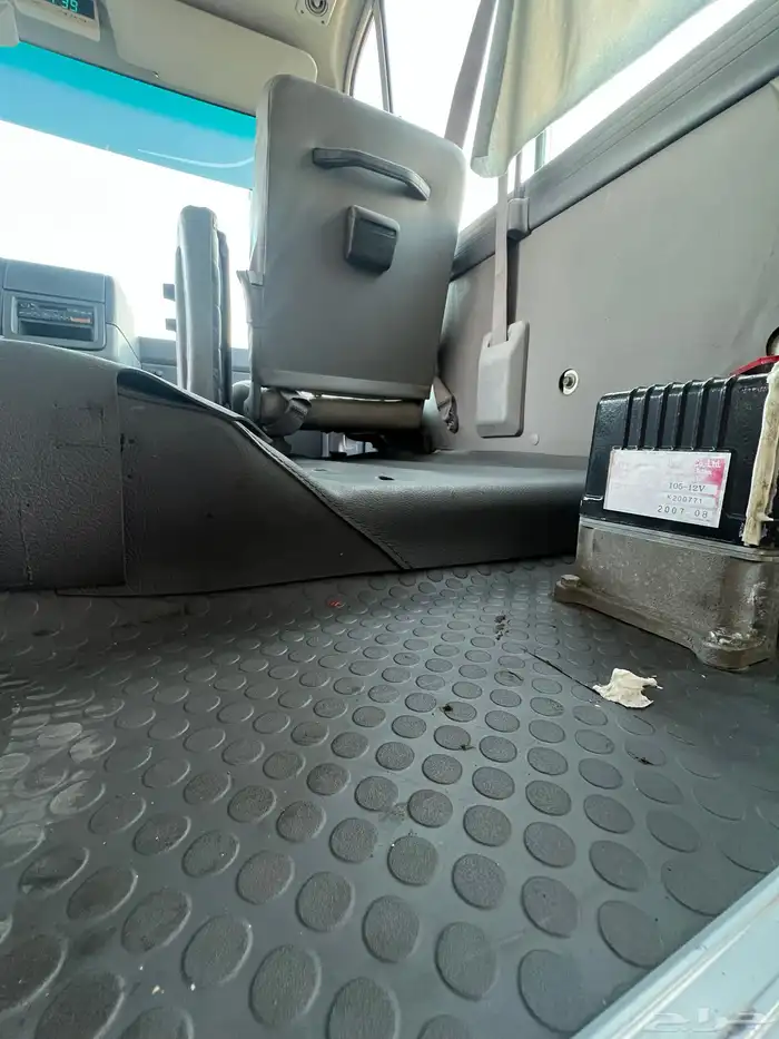 باص 30 راكب نيسان 2008 مخزن 7