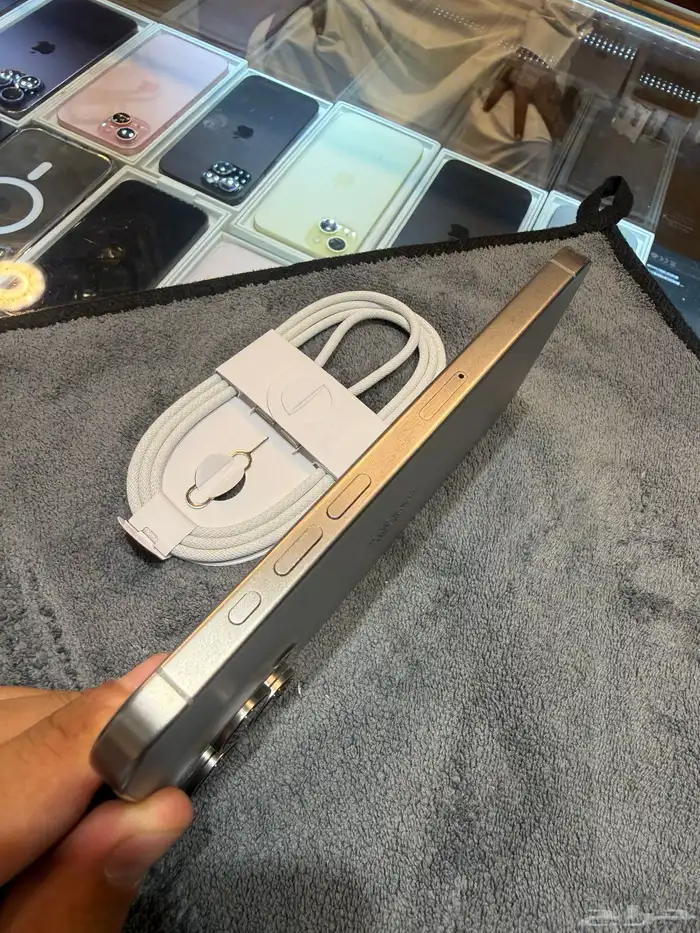 آيفون 15 برو ماكس 256 قيقاء نضيف جدا  ولا حكة وكالة 7