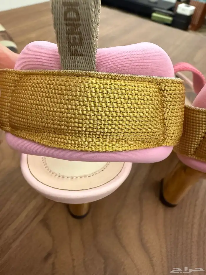 مجموعه من الصنادل والاحذيه من براندات عالميه جديد ومستخدم 26