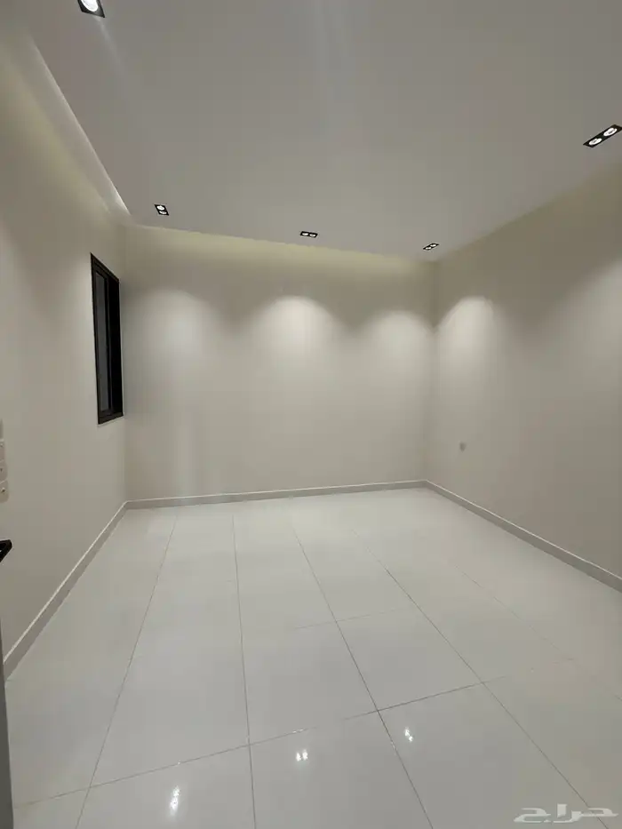 للبيع أرضي بحوش وشقق علويه بسطح خاص التحليه خميس مشيط 18