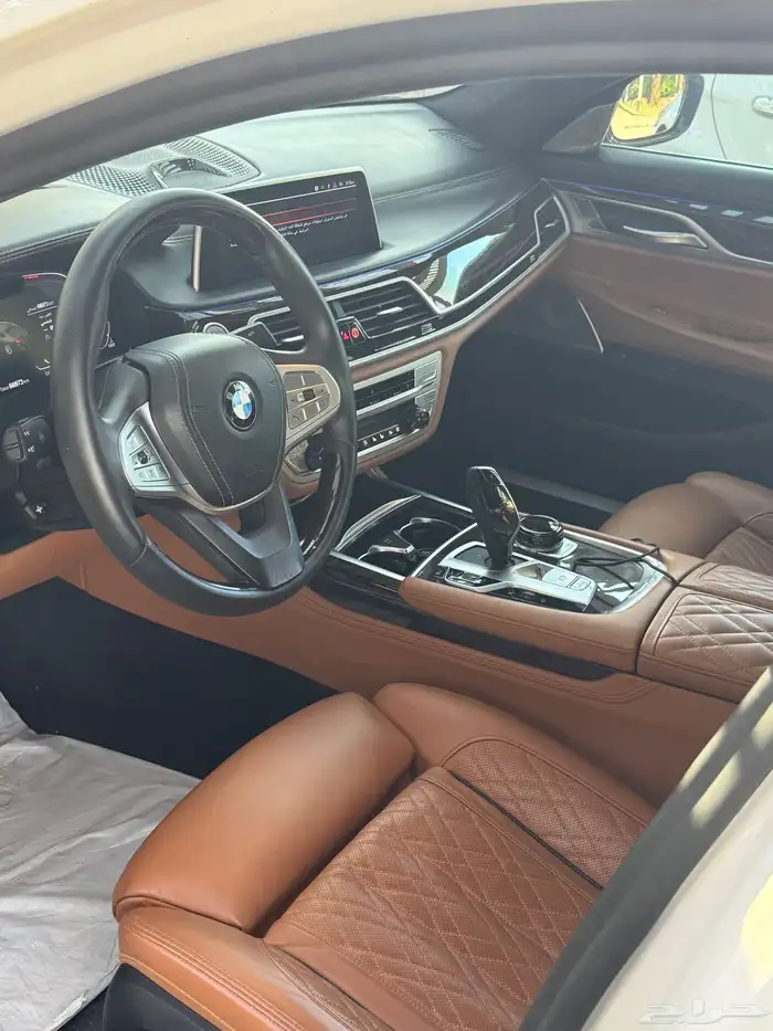 بي ام دبليو 2020 فئة 750 Li 8