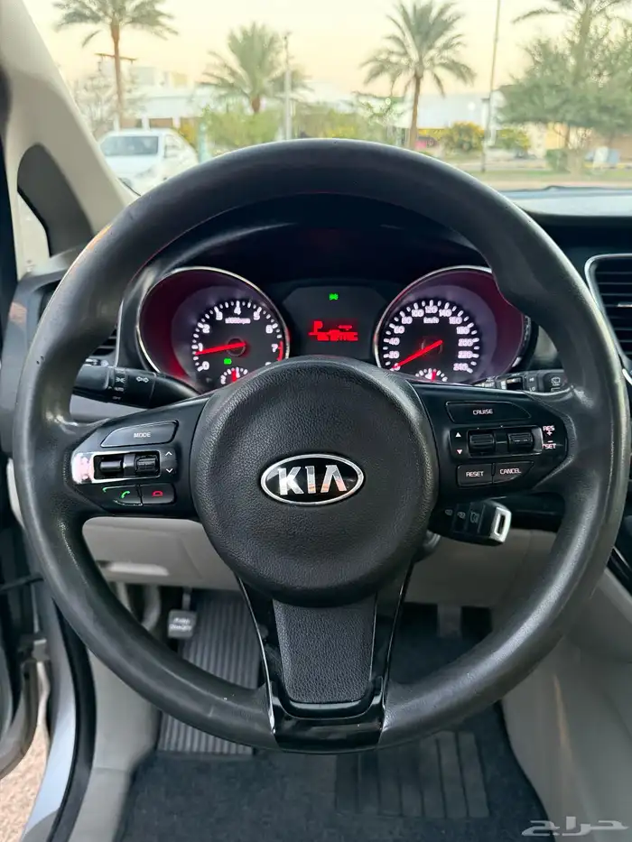 كيا كرنفال عائلي للبيع 24