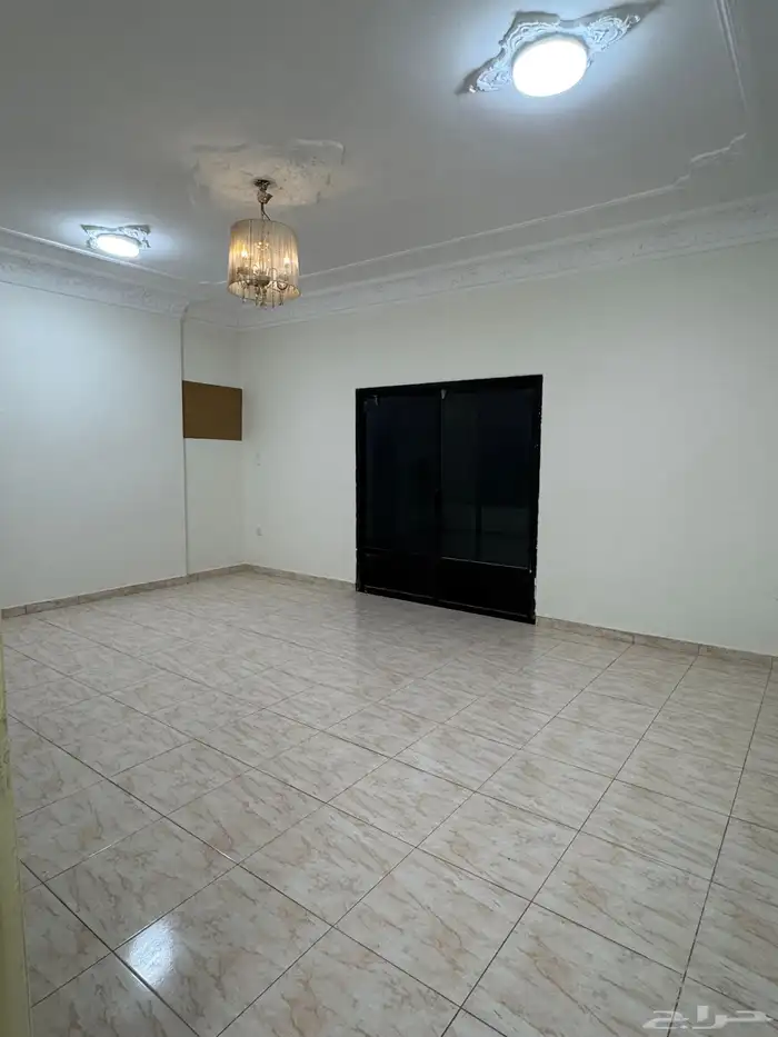 شقه عوائل للإيجار جده حي الجامعه 25